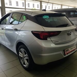 
								Opel Astra 2017 r 1.4 benzyna 79.940 km 150 KM full									