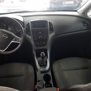 
								Opel Astra 2015 r. 1.6 benzyna 116 KM 142.400 km full									