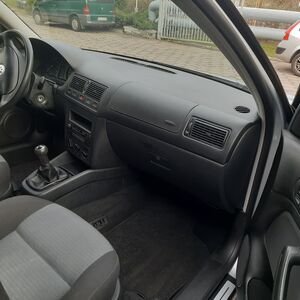
								Volkswagen Golf IV 1.6 benzyna moc:105 KM, przebieg: 120.500 km full									